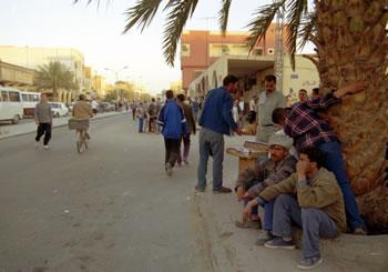 Polémique autour de la Non-Observance du jeune par les ouvriers espagnols du chantier du tramway, Qui veut manipuler les Ouarglis?