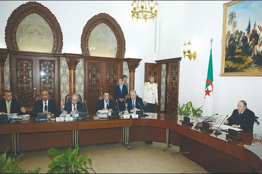 Purges au sommet de l’état,  Quand la communication vient à dérailler