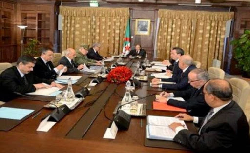 Reprise autoritaire des choses en main par le président Bouteflika