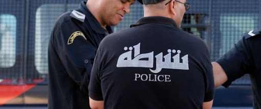 Tunisie: Des « coups de feu » contre une patrouille de police et un pistolet en plastique trouvé, annonce le ministère de l’Intérieur