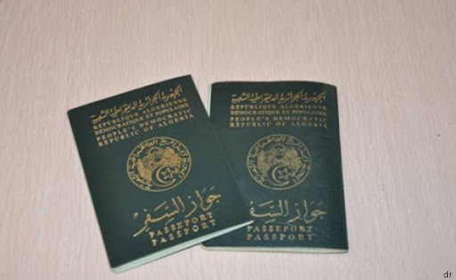 A Alger, des tonnes de patience pour déposer son dossier de passeport biométrique