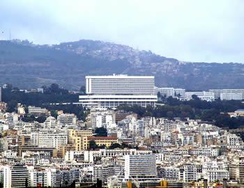 Chute des prix du pétrole, réforme scolaire, nouvelle constitution ;Une rentrée politique à haut risque