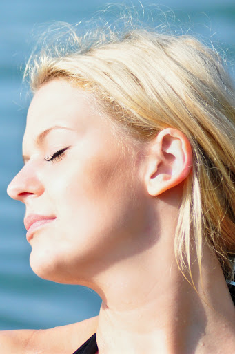 Comment lutter contre les taches brunes sur la peau