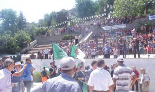 Des milliers de personnes à Ifri