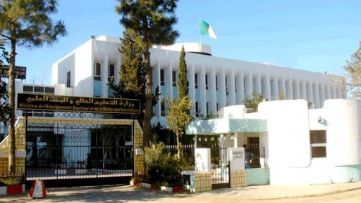 Hadjar demande une révision des procédures d&rsquo;inscription des étudiants algériens dans les universités britanniques