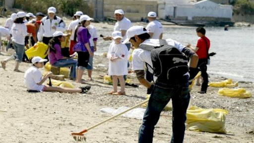 Lancement d&rsquo;une vaste campagne de nettoiement des plages à Oran