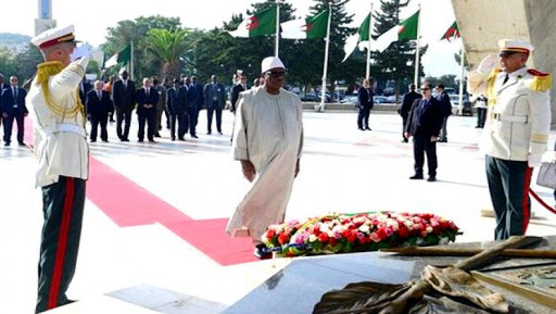 Le Président malien se recueille à la mémoire des martyrs de la guerre de libération nationale