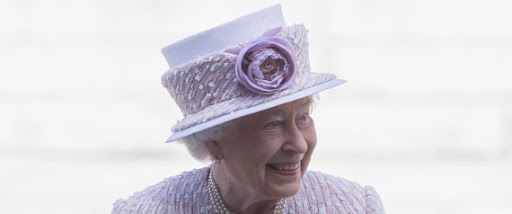 Le règne d’Elizabeth II en 63 chapeaux