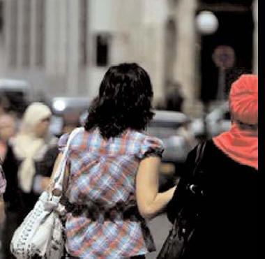 Les intimidations au nom de la religion se multiplient, Les femmes, premières cibles