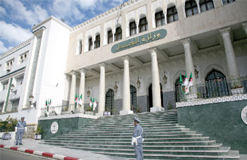 Les nouveautés du code de procédure pénale : Protection de la société et respect des libertés individuelles et du droit de la défense