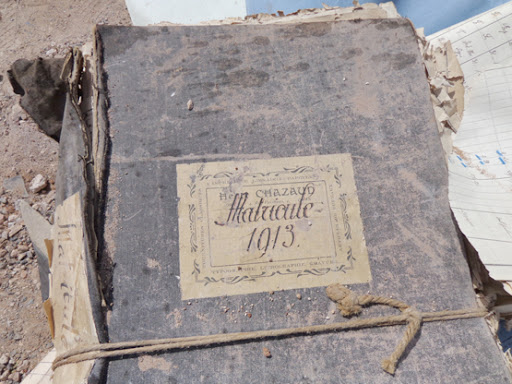 Les vieilles archives du CHUO jetées dans la nature au bord du CW 74, La DSP réagira-t-elle face à cet acte irresponsable ?