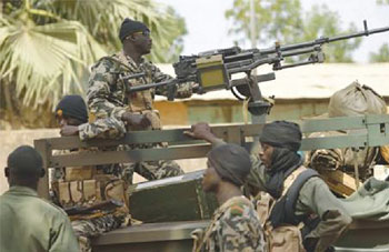 Mali : Trois soldats maliens tués après le passage de leur véhicule sur un engin explosif à Diabozo