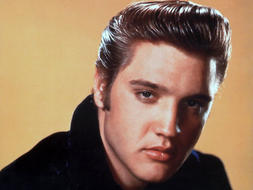 Musique : Vêtements et bijoux d’Elvis Presley vendus pour près d’un million de dollars