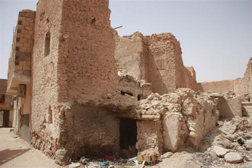 Ouargla: reprise des opérations d’enlèvement des décombres au vieux Ksar