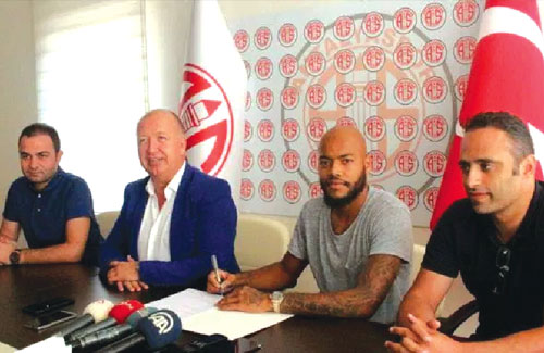 Rais M’bolhi signe à Antalyaspor