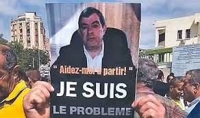 Sit-in contre Hannachi devant le siège de la JSK à Tizi Ouzou