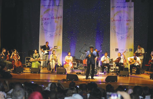 Sixième soirée de « été en musique à Alger » : Hamid Baroudi chante pour « l’union qui fait la force »