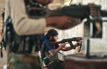 Syrie : 30 morts dans des combats entre EI et rebelles