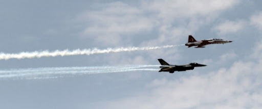 Syrie: premiers raids des avions turcs avec la coalition contre l’EI