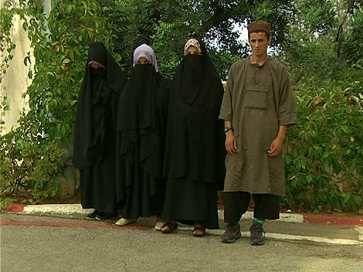 Un terroriste se rend à l&rsquo;armée accompagné de trois femmes