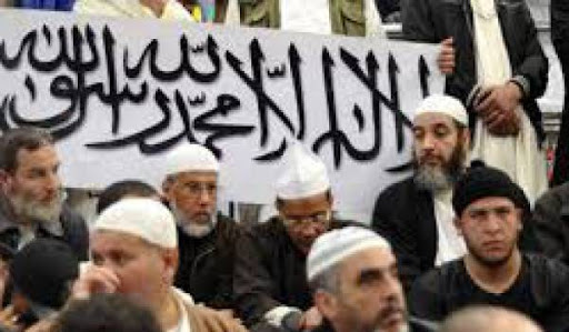 Vêtements «indécents», attaques contre Benghebrit, conclave de l&rsquo;AIS… Le forcing des intégristes