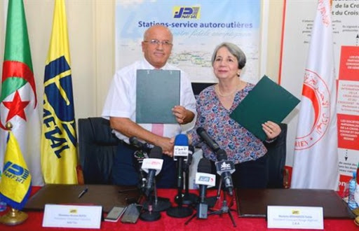 Actions humanitaires: signature d&rsquo;une convention de partenariat entre le CRA et Naftal