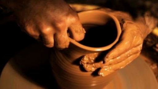 Blida : signature d’une convention pour la formation d’une 1e promotion d’handicapés en céramique et poterie