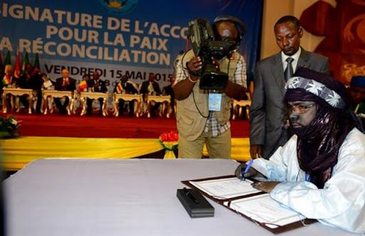 Bouteflika souligne « l&rsquo;urgence » pour les parties maliennes de s&rsquo;impliquer dans la mise en œuvre de l&rsquo;accord de paix