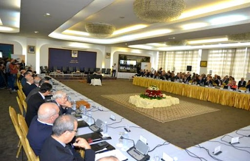 Chute des prix de pétrole: des experts appellent à des mesures urgentes pour atténuer ses effets