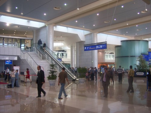 Deux généraux, démis de leurs fonctions, ont quitté précipitamment Alger