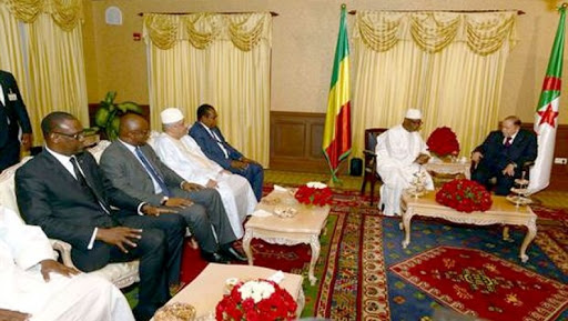 L&rsquo;Algérie et le Mali s&rsquo;engagent à renforcer la concertation et le dialogue bilatéral à tous les niveaux