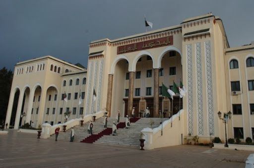 Le président Bouteflika procède à un mouvement restreint dans le corps de la justice