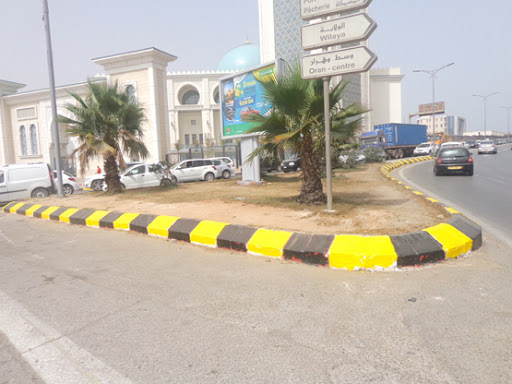 Les bordures de trottoirs changent de couleurs, une autre fois On efface tout et on recommence