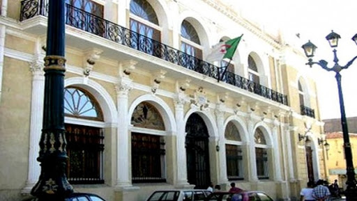 Omar Fetmouche promet une « belle surprise » avec sa prochaine pièce « El Waliyou Essalah »