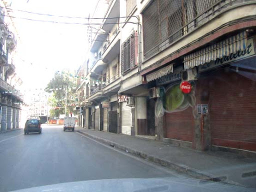 Profitant de l’impunité et du laxisme des pouvoirs publics, Les commerçants offrent à leurs clients un Aïd à rideaux baissés