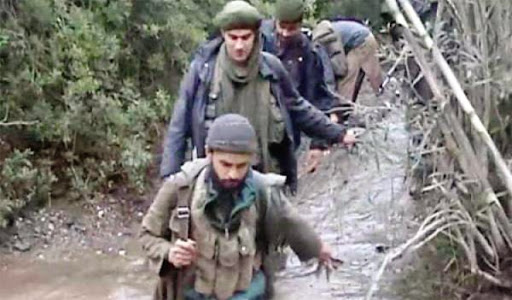 Six repentis de l’ex-ais arrêtés avec des armes automatiques