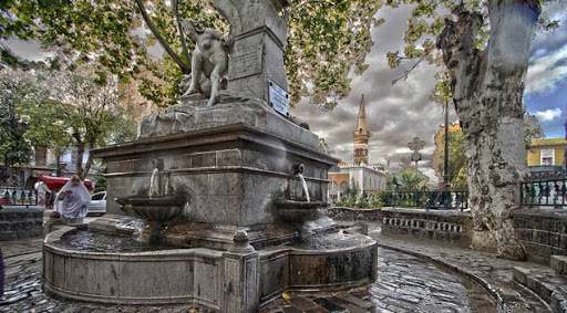 Un imam décrète que visiter Ain Fouara et boire de son eau sont « layajouz »