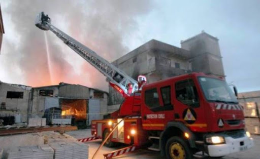 Batna : un immeuble de 2 étages ravagé par un incendie à Bouzourane