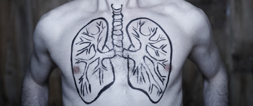 Cancer du poumon: ce que les non-fumeurs doivent savoir sur cette maladie qui les touche aussi