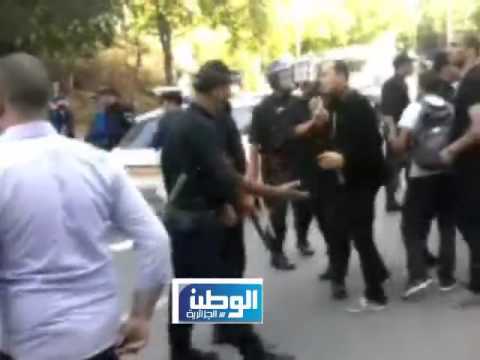 La police réprime sévèrement la protestation des employés d’El Watan TV devant le parlement