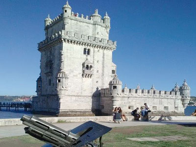 La ville aux 7 collines, Passerelle vers le passé