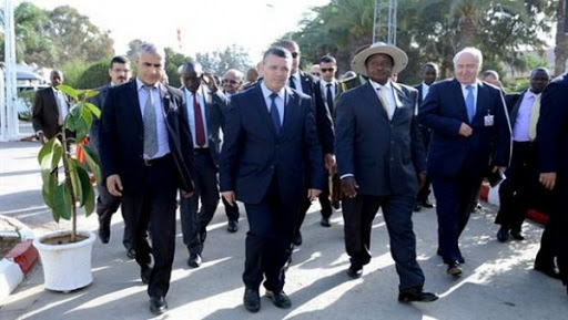 Le président ougandais visite la raffinerie pétrolière d&rsquo;Alger