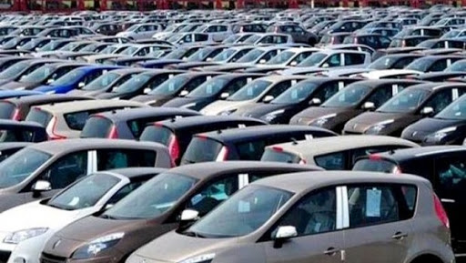 Les importations de véhicules poursuivent leur baisse