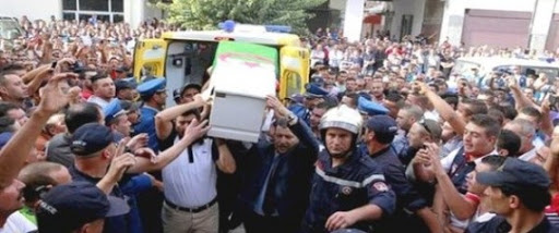 Marée humaine à l’enterrement du petit Anès Berdjem à Chelghoum-Laïd (Mila)