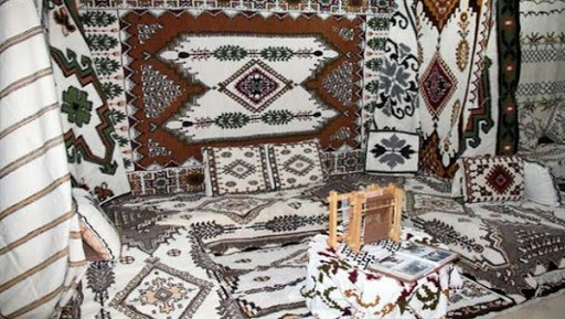 Ouverture du 4ème salon national de la tapisserie à Khenchela