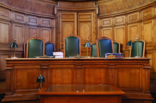 Plainte de Me Bergheul contre le général à la retraite Belaid Mustapha