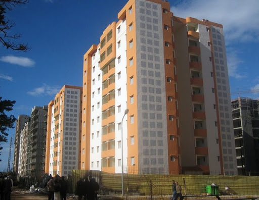 Remise de contrats de gestion des cités AADL à de jeunes entrepreneurs