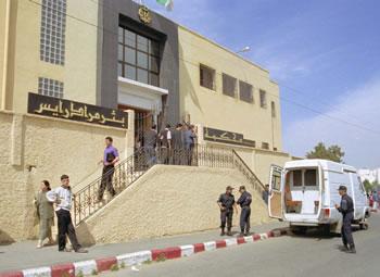 Un enfant handicapé caché pendant 28 ans: mandat de dépôt pour un général à la retraite et son épouse