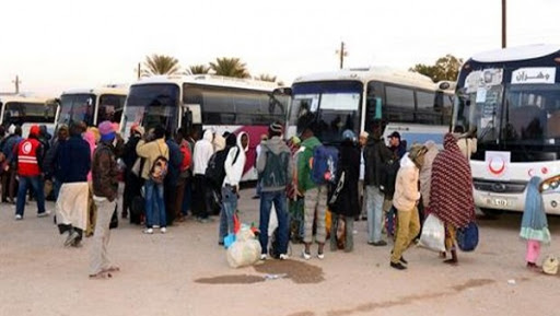 Un groupe de ressortissants nigériens quittent le centre d’accueil de Tamanrasset vers leur pays