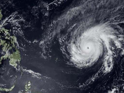 Un violent typhon s’abat sur les Philippines